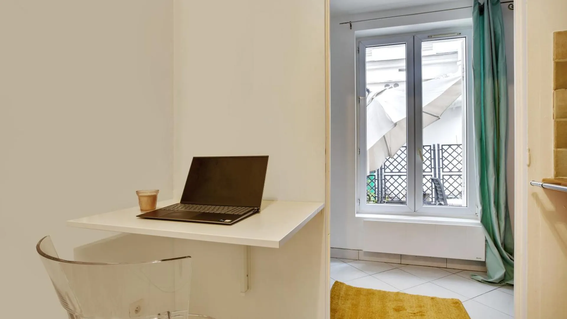 Chic Studio With Terrace In Apartment Paris
