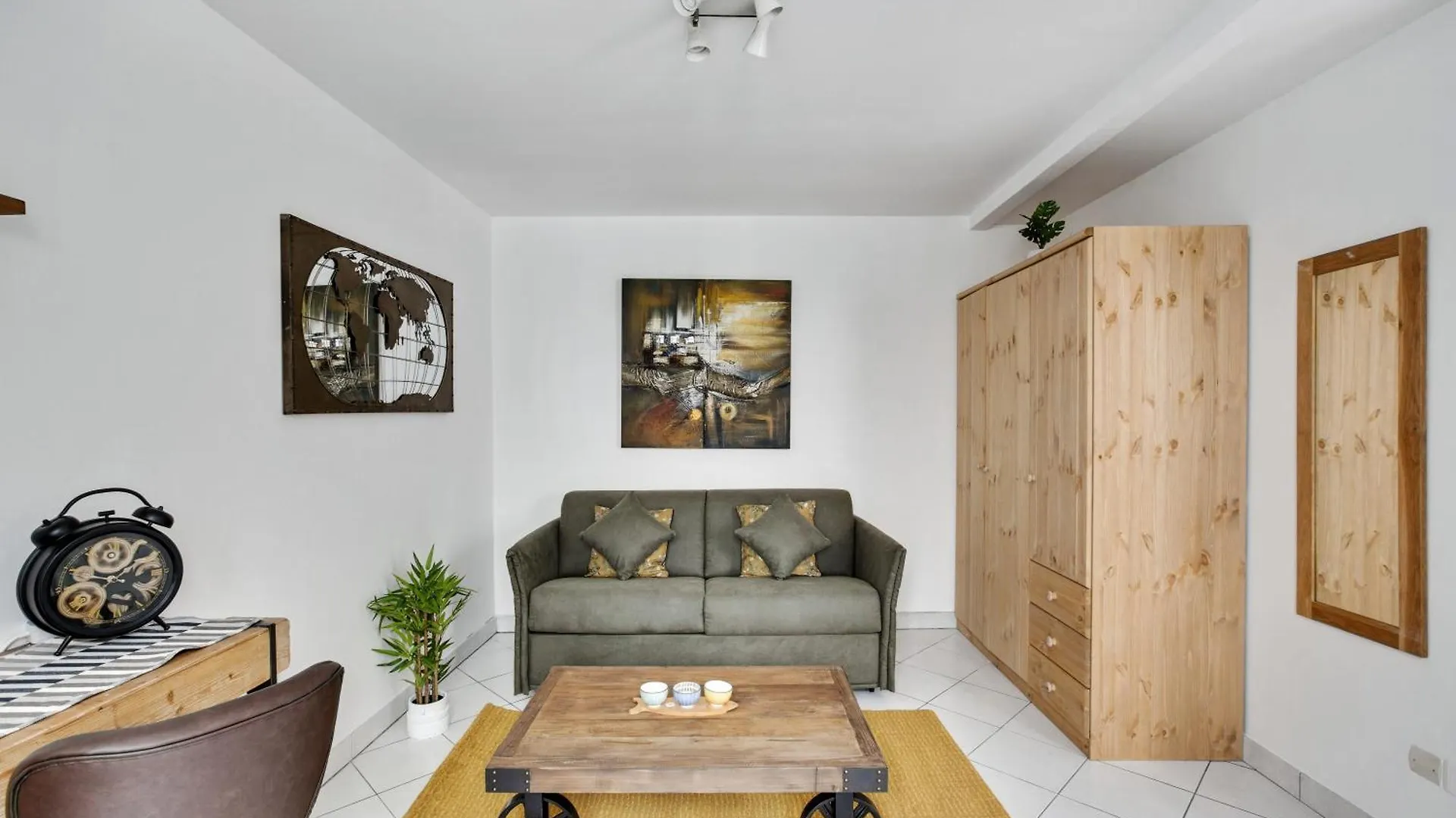 Chic Studio With Terrace In Paris