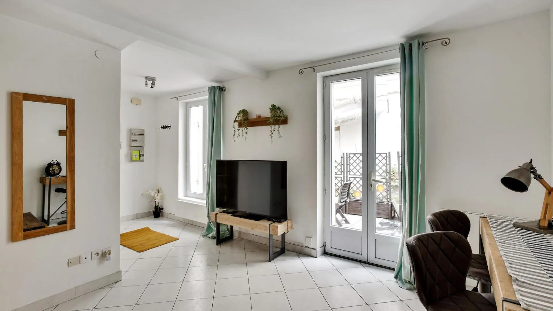 Chic Studio With Terrace In Apartment *